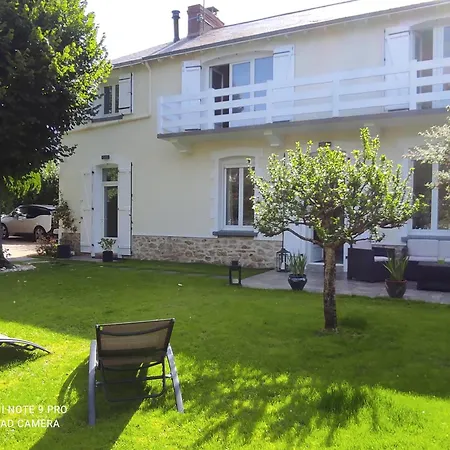 Maison Vieux Guezy Et Commerces A Pieds La Baule