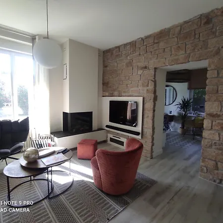 Maison Vieux Guezy Et Commerces A Pieds Tatil Evi *